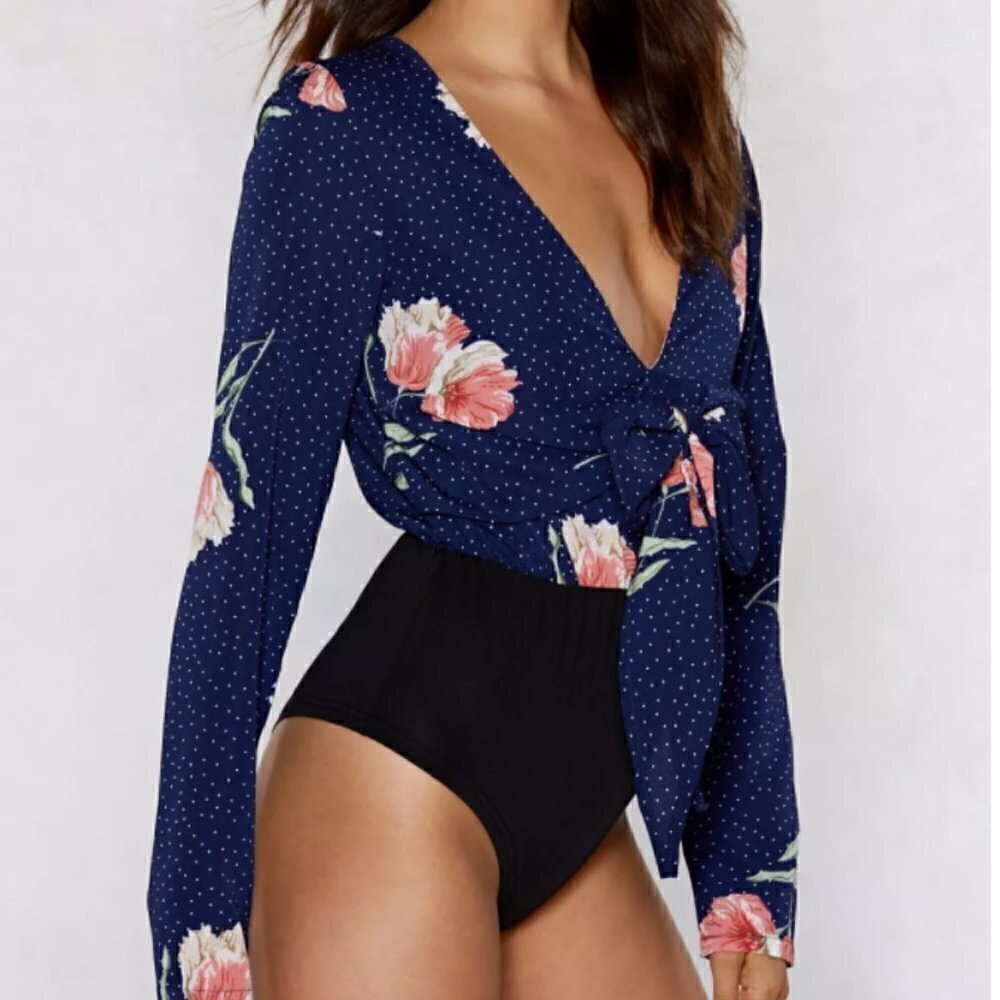 𝅺nwt- Nasty Gal- Floral Tie front Bodysuit